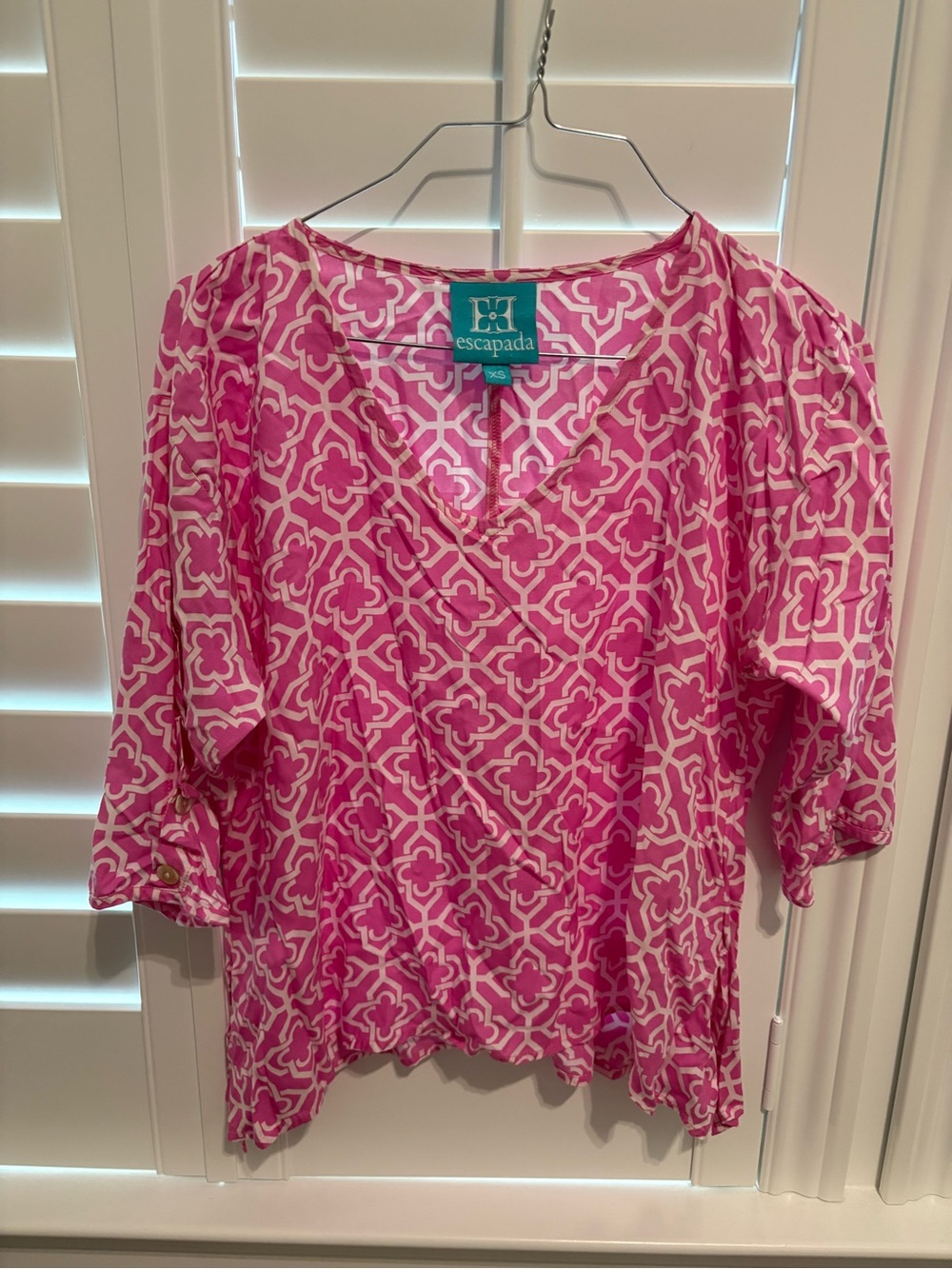 escapada Pink & White Geometric V-Neck Blouse